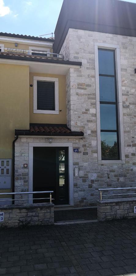 Apartman Apartments Danex Aida *